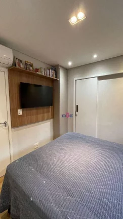 Imagem Lindo sobrado triplex com 2 suites, 4 banheiros, espaço goumert com churrasqueira, garagem box , piscina e salão de festas.