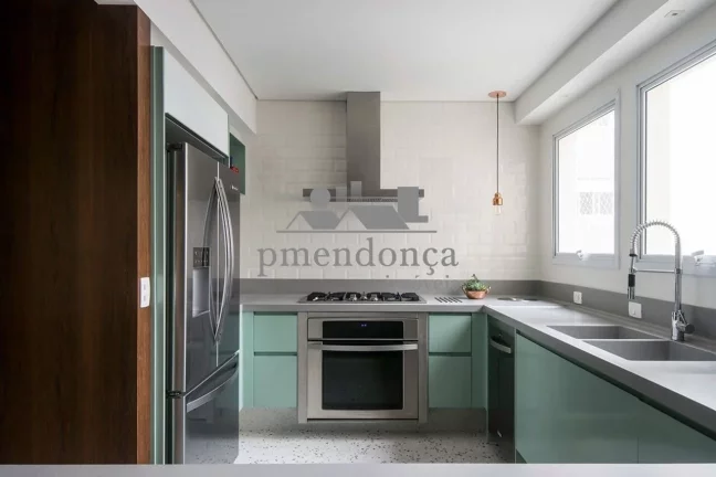 Imagem Lindo apartamento reformado com 1 suíte e 2 vagas, 140m².3
