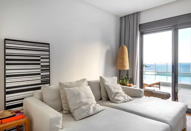 Imagem Diferenciado com 3 dormitórios à venda sendo 3 suítes, 399.84 m² por - R$ 9.500.000,00 - Centro - Bal. Camboriú/SC