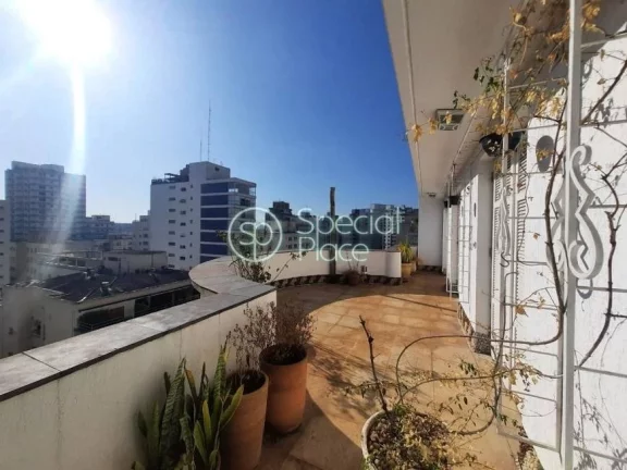 Linda Penthouse no miolo do bairro. São 231m² de área privativa, 3 dormitórios ( 1 suíte) e 2 v...