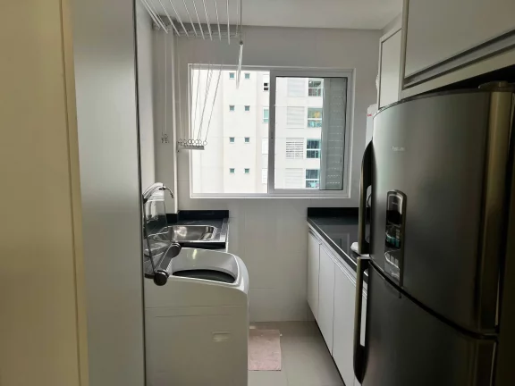 Imagem Apartamento com 3 suítes e 3 vagas de garagem na Meia Praia em Itapema