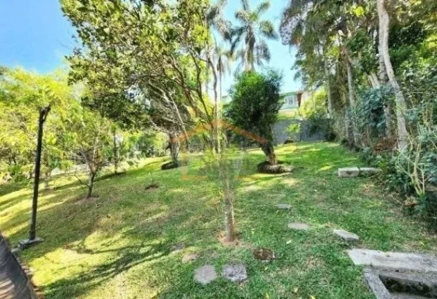 Imagem Casa de alto padrão com 178m² de área construída em terreno de 1.208m², localizada em condomín...