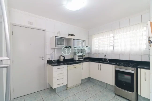 Imagem Ótimo apartamento em Moema. São 125m2 de área privativa, 3 dormitórios e 1 vaga na garagem. Sala...