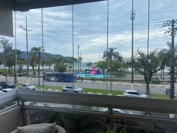 Imagem Apartamento com 2 dormitórios, 1 suíte e dependência completa, com vista mar, na Aparecida