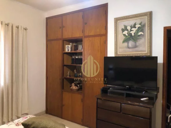 Imagem Casa três dormitórios com edícula
