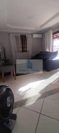Imagem Casa em Condomínio de Luxo em São Gonçalo-RJ, Zé Garoto: 3 quartos, 1 suíte, 2 salas, 2 banheiros, 2 vagas, 317m²!