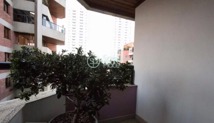 Imagem Ótima oportunidade no Real Parque. Apartamento original com 256m2 de área privativa, 4 dormitório...