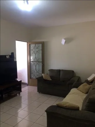 Imagem Casa com ar condicionado para sala e cozinha, cozinha com armários,2 dormitórios, sendo um com arm...