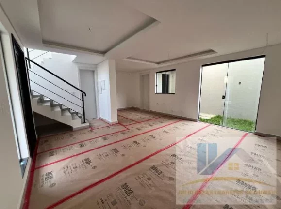 Imagem Sobrado para Venda em Curitiba, Uberaba, 3 dormitórios, 1 suíte, 2 banheiros, 1 vaga
