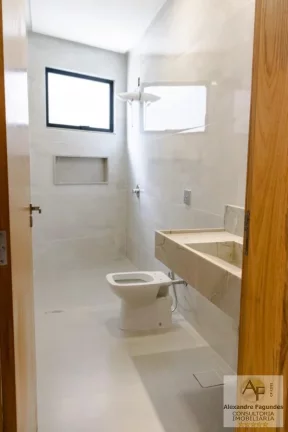 Imagem Casa em Condomínio para Venda em Senador Canedo, Jardins Bolonha, 4 dormitórios, 4 suítes, 5 banheiros, 4 vagas
