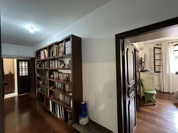 Imagem Cond Pq do Refúgio - 2.900 m² terreno, 5 suítes, piscina, quadra, pomar!
