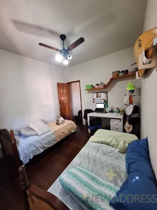 Imagem Apartamento Amplo na Praia da Costa: 3 Quartos, 3 Banheiros e Sol da Manhã