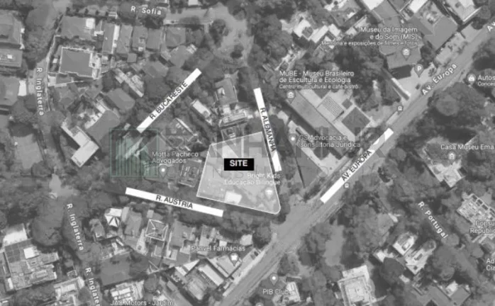 Imagem Excelente oportunidade: Casa comercial à venda em São Paulo-SP, Jardim Europa. 10 salas, 8 banheiros, 30 vagas de garagem, 3.600 m²!