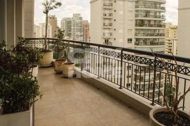 Imagem Cobertura espetacular em Moema Pássaros, fora de rota, em rua tranquila, arborizada, próximo a tod...