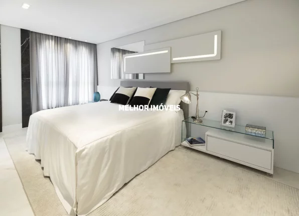 Imagem Apartamento á venda mobiliado decorado com 3 suítes e 3 vagas localizado no Centro de Balneário Camboriú