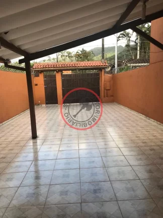 Imagem casa térrea, 3 quartos,2 banheiros ,lavanderia, garagem para 4 carros e churrasqueira, porteira fechada, otima localização