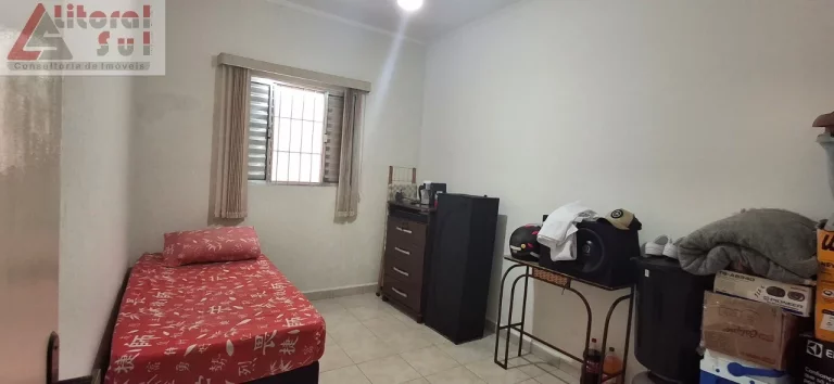 Imagem Casa à venda em Praia Grande-SP, bairro Vilamar, 2 quartos, 1 suíte, 1 sala, 2 banheiros, 95m². Confira já!