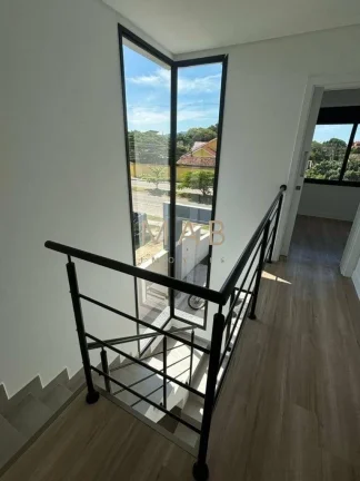 Imagem Imperdível oportunidade: Casa à venda em Florianópolis-SC, no Campeche, com 3 quartos, 1 suíte e 157m² de área.