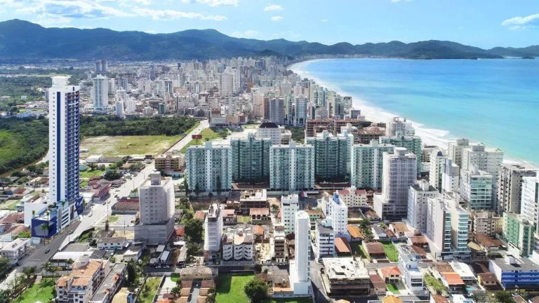 Imagem Apartamento para Venda em Itapema, meia praia, 3 dormitórios, 3 suítes, 4 banheiros, 3 vagas