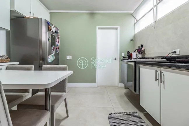 Imagem Excelente apartamento à venda no miolo do Jardim América - Área: 218m² - 03 suítes - Sala de es...