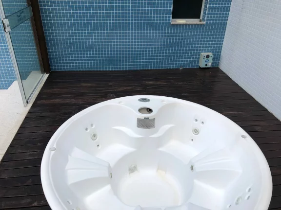 Imagem Apartamento com 3 dormitórios sendo 3 suítes e 2 vagas de garagem em Balneário Camboriú/SC