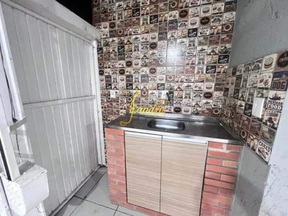 Imagem Casa de esquina, com dois dormitórios semi mobiliada