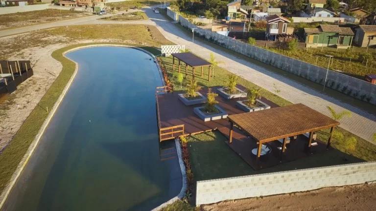 Imagem Terreno 450m² à venda em Garopaba-SC: CONDOMÍNIO AQUALINA LAKE CLUB - Luxo à Beira da Lagoa!