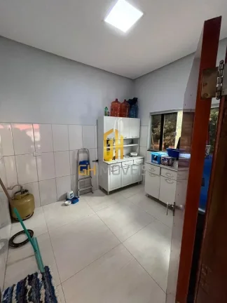Imagem CA1661Área de 1060m2 com 3 casas no setor rodoviário A casa principal possui - 3 quartos - Sala - ...
