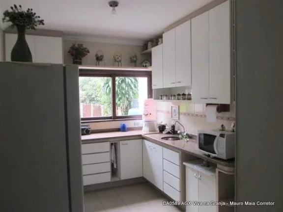 Imagem Casa situada em um bolsão residencial, altura do Km 23 da Raposo Tavares.