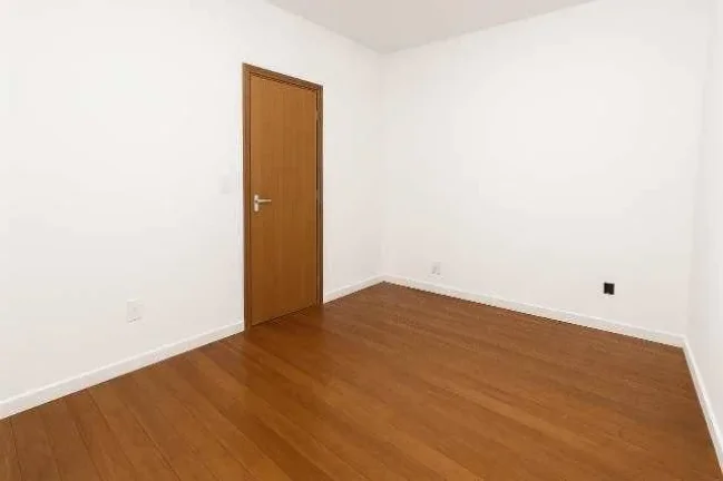 Imagem Sobrado com 3 Quartos e Quintal em Mooca – Zona Leste de São Paulo

Belíssimo sobrado de aproxim...