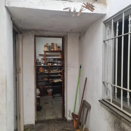 Imagem Esta espaçosa casa de 381 metros quadrados é ideal para uso residencial e comercial, situada em um...