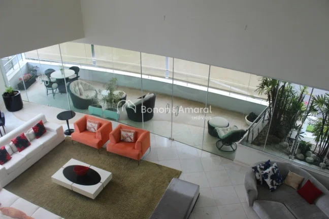 Imagem Casa em condomínio com 724 m² e 6 quartos