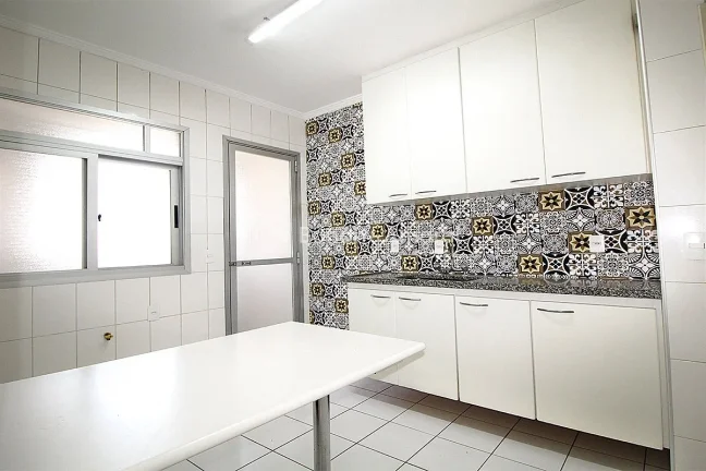 Imagem Lindo apartamento de 97m² à venda no Cambuí, em Campinas! 

Com 3 quartos, sendo 1 suíte, sala a...