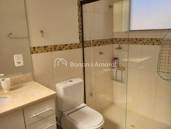 Imagem Esta casa oferece um excelente espaço, com quatro suítes, incluindo uma máster com closet e banhe...