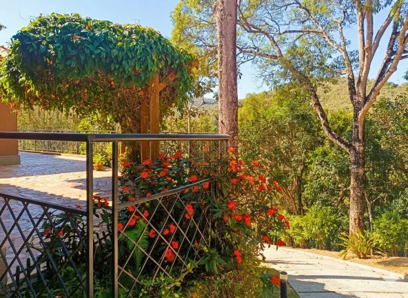Imagem O Equilíbrio Perfeito entre o Design Moderno e o Acolhimento da Serra