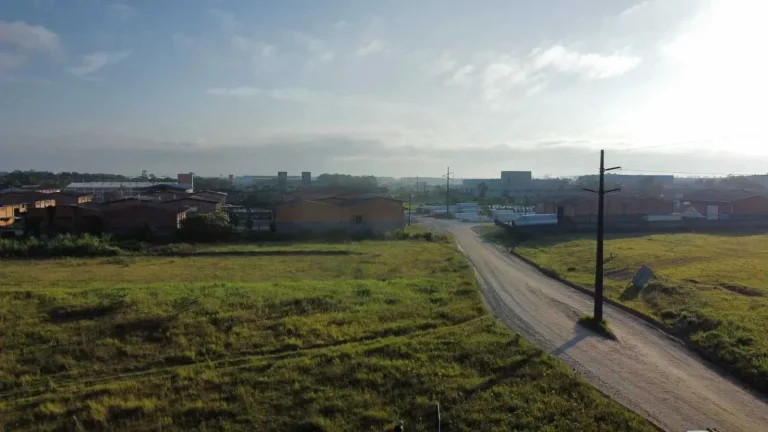 Imagem Terreno em área industrial com 2.200m² no bairro Porto Grande, em Araquari/SC.
