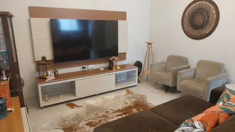 Imagem Casa com 3 dormitórios sendo 1 suíte a venda no Jardim Carolina