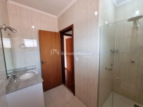 Imagem Charmosa e bem distribuída, esta casa de 182m² oferece conforto e praticidade em uma localização...