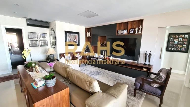 Está pensando em morar em um dos melhores bairros de Joinville? Então conheça esse apartamento no...