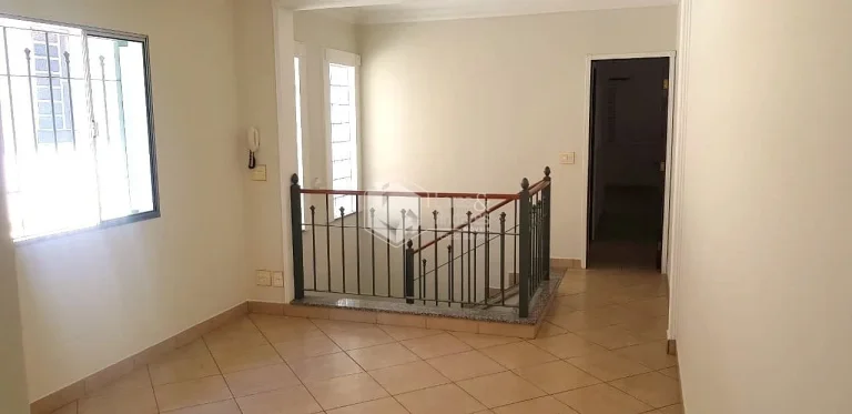 Imagem SOBRADO À VENDA, COM 200M² COM 3 DORMS SENDO 1 SUÍTE COM 2 VAGAS E ARMÁRIOS EMBUTIDOS NA COZINHA - OPORTUNIDADE VILA ROMANA