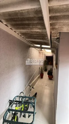 Imagem Casa padrão à venda no bairro São Benedito, Uberaba: 3 quartos, móveis planejados e porcelanato