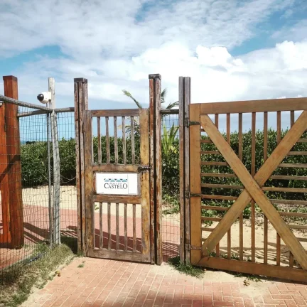 Imagem Apartamento com churrasqueira e quadra poliesportiva em condomínio fechado na Praia do Forte, Mata de São João