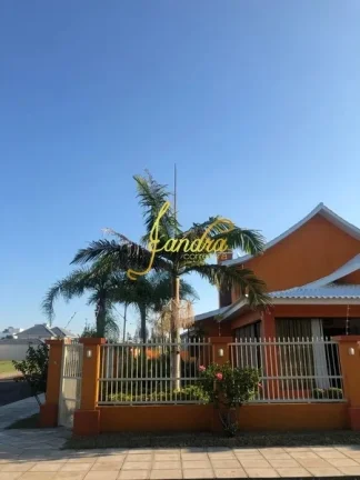 Imagem Sobrado com 01 quadra do mar