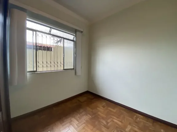 Imagem Espetacular Casa com 5 Dormitórios, Jardim Encantador e Pomar Privativo – Localização Privilegiada!