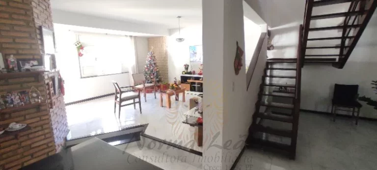 Imagem Casa Duplex em Aracaju á Venda no Bairro Farolândia. Próximo ao Hiper GBarbosa.