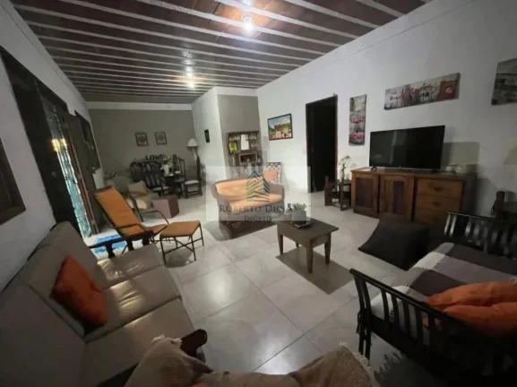 Imagem Imperdível! Casa à venda em Araruama-RJ, Novo Horizonte, 4 quartos, 3 suítes, 1 sala, 4 banheiros, 4 vagas, 163m².