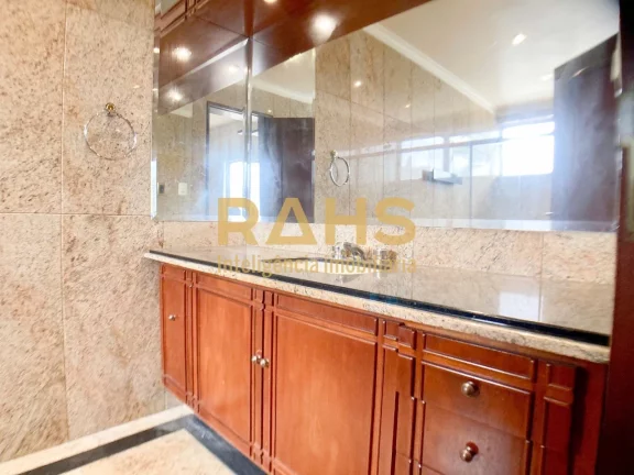 Imagem Apartamento Espaçoso em Ótima Localização Com 361,96 de área privativa, esse apartamento conta ...