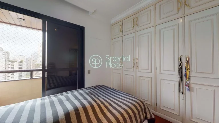 Imagem Ãtimo apartamento com 273mÂ²em Moema em rua tranquila. Amplo living para trÃªs ambientes com terraÃ...
