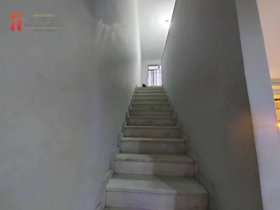Imagem Excelente CASA TRIPLEX com 250m²