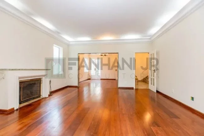 Imagem Casa de luxo no Jardim Paulista: 4 quartos, 3 suítes, 5 banheiros, 4 vagas. 400m² de área. Venda ou locação em SP.